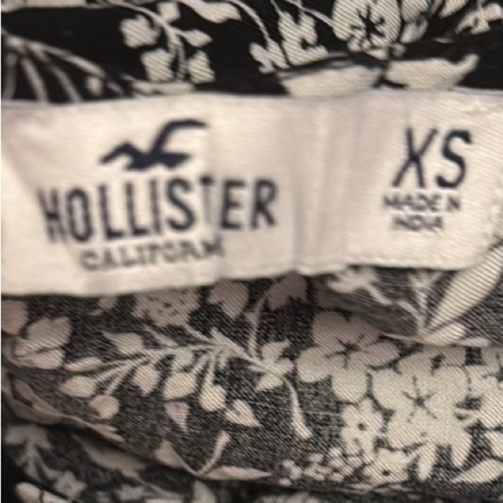 Hollister Black and White Floral Tank Top - Picture 2 of 4